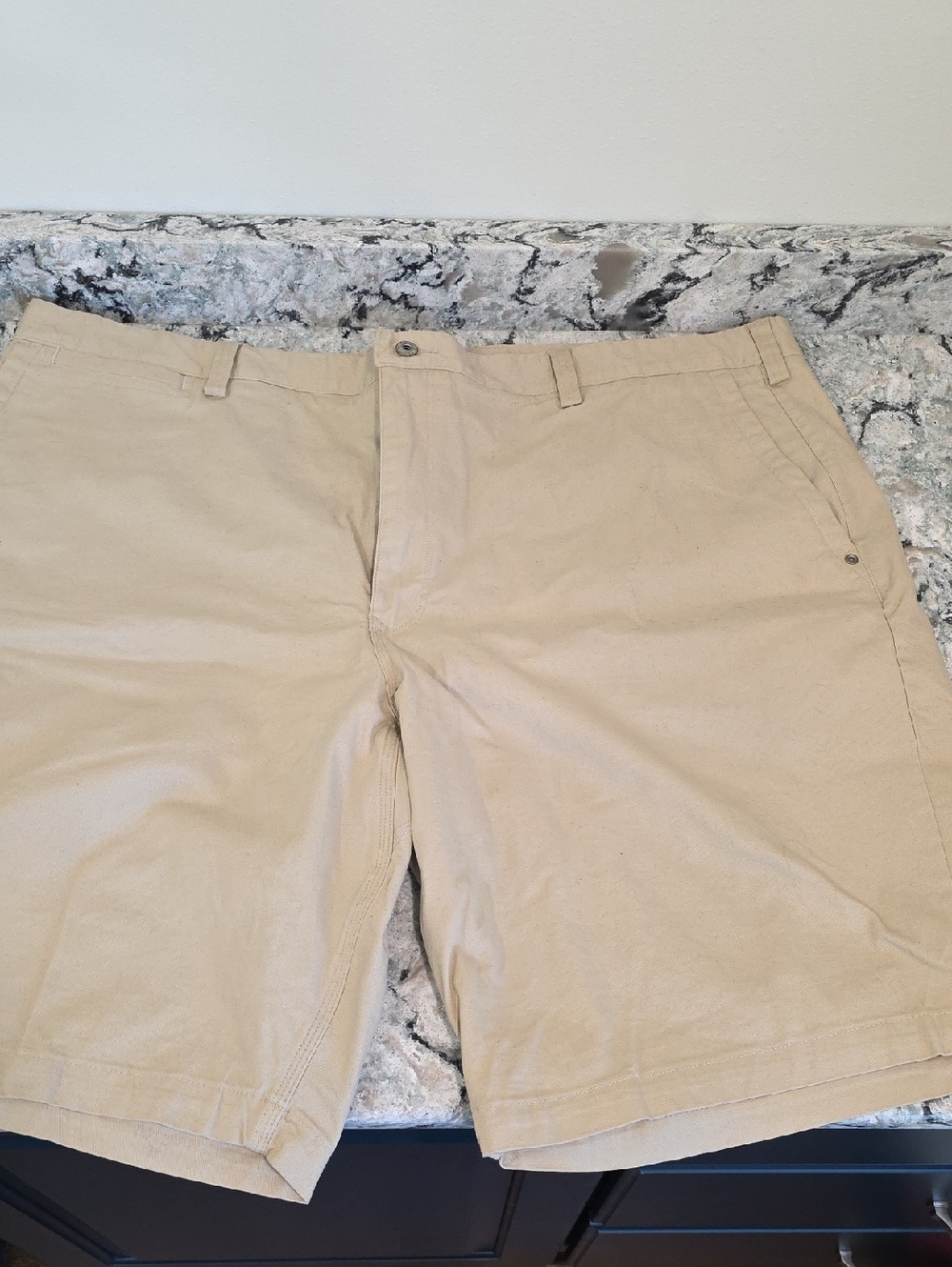 Duluth Trading Co Men’s Khaki Flat-Front Shorts